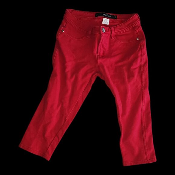 Booty Lifting Capris - Picture 1 of 3